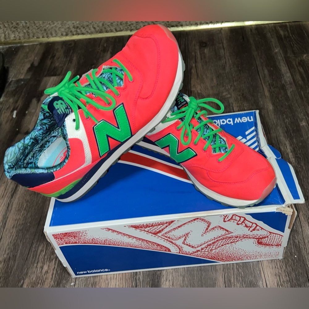 Women’s size 10 new balances like new reposhing did not fit.